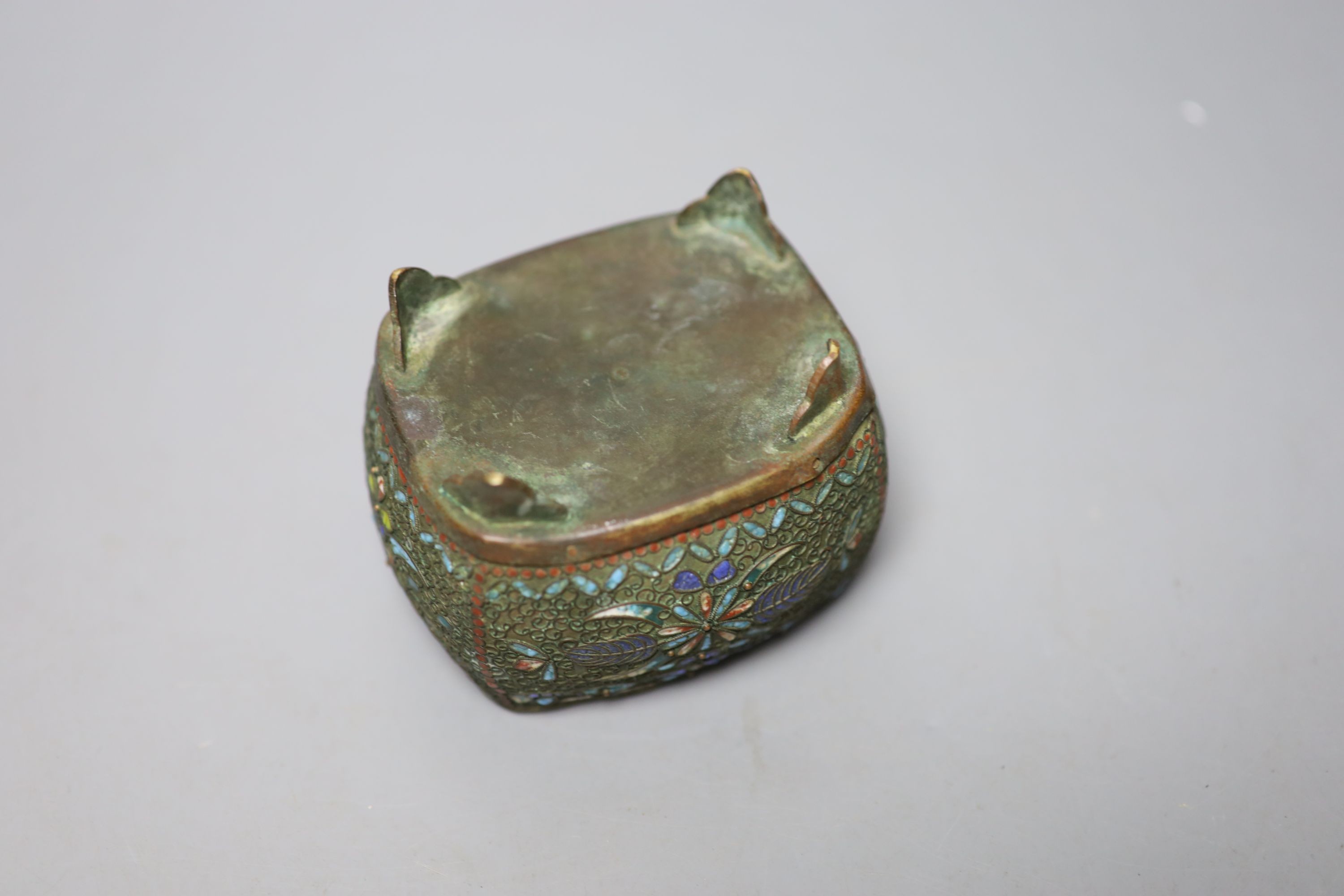 A cloisonne enamel incense burner, 9cm wide